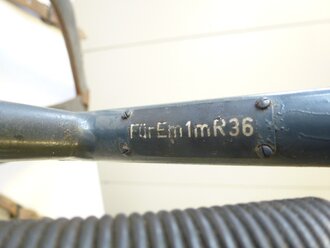Schultertragegestell zum Entfernungsmesser 36, Luftwaffenblauer Originallack, darunter sandfarben. Selten