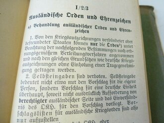 Merkblatt 15/5: Orden und Ehrenzeichen, Sammeldruck der geltenden Bestimmungen, 295 Seiten, datiert 1943