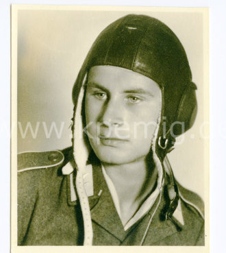 Luftwaffe, Portraitaufnahme mit Kopfhaube, Maße 6x8cm