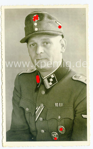 Studioaufnahme  SS Führer mit Offz.Feldmütze, Portrait, Maße 14x9cm