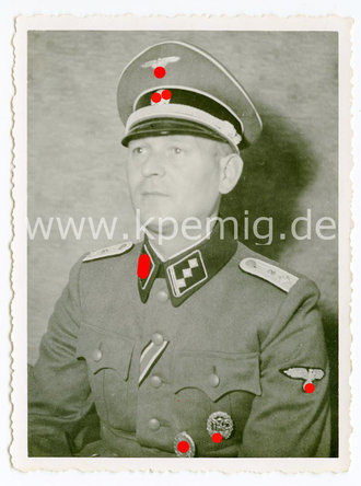 SS Führer mit Schirmmütze Studioaufnahme,...