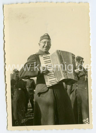 5 Fotos musizierende Soldaten, Maße 6x9cm