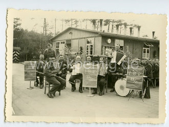 5 Fotos musizierende Soldaten, Maße 6x9cm