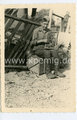 Foto "gescheiter Russe mit Rechenschieber" Stahlhelm SSH36, Maße 10x7cm