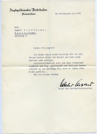 Walter Oesau, Kommodore Jagdgeschwader Richthofen, Feldpostbrief mit Anschreiben und Fotopostkarte, beides mit Original Unterschrift, datiert 1942