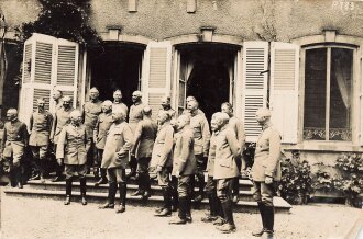 Foto Hindenburg mit Offizieren, datiert 1917, Maße 9x14cm