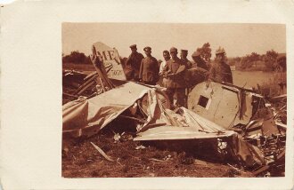 4 Fotos abgeschossenes feindliches Flugzeug, Maße...