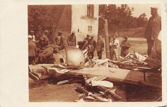 4 Fotos abgeschossenes feindliches Flugzeug, Maße 9x14cm
