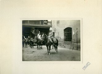 1914, Foto berittene , Maße 17x12cm, Passepartout...