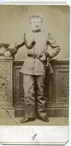 Hartkartonbild eines Soldaten vor 1900 mit Faschinenmesser, Maße 17x8cm