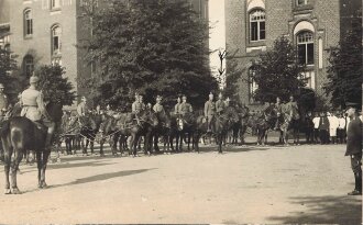 Foto Ausrücken der 8. Batt. Res. Feldart. Rgt. 19 aus Fulda 1915, Maße 9x14cm, datiert 1915