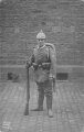 Foto Feldgrauer beim Ausmarsch, Maße 9x14cm, datiert 1914