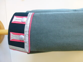 Waffenrock Panzerjäger, die Effekten Originalvernäht, der Adler evtl ergänzt, Schulterbreite 44 cm, Armlänge 61,5 cm