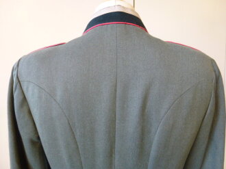 Waffenrock Panzerjäger, die Effekten Originalvernäht, der Adler evtl ergänzt, Schulterbreite 44 cm, Armlänge 61,5 cm