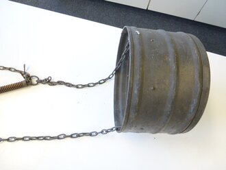 Kappenbehälter zum Dreibein DF 10 x 80 ,die Kettenaufhängung defekt, überlackiert- darunter Originallack