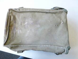 US Army WWII, Bag, Carrying, Ammunition, M1. khaki with OD rim