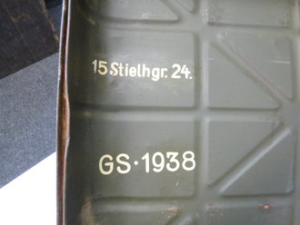 Transportkasten für 15 Stielhandgranaten 24. Originallack und Beschriftung , Originallack, verbeult