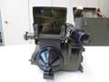 Visierkopf 38/40 ( Optik Flak 38 ) in Transportkasten, dieser im Originallack. Die Optik in sehr gutem Zustand, klarer Durchsicht und Einteilung. Die Aufnahme norwegisch überlackiert.