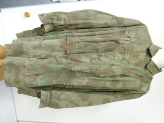 Fallschirmjäger Knochensack im Splittermuster, stark getragenes Stück, die Reissverschlüsse entfernt, Adler Originalvernäht . Es handelt sich hier um ein frühes Stück zum einsteigen das in der Zeit umgebaut wurde