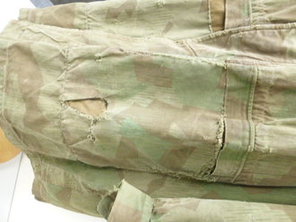 Fallschirmjäger Knochensack im Splittermuster, stark getragenes Stück, die Reissverschlüsse entfernt, Adler Originalvernäht . Es handelt sich hier um ein frühes Stück zum einsteigen das in der Zeit umgebaut wurde