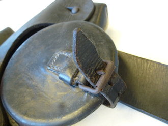 Klauenbeiltasche Wehrmacht , angetrocknetes Leder bereits einmal gefettet, keine erkennbare Stempelung