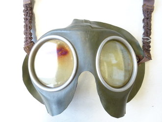 Nachkrieg, Brille aus Volksgasmaske " Schwerter zu Pflugscharen "