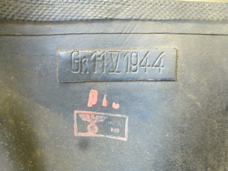 Paar Gummistiefel zum schweren Gasschutzanzug der Wehrmacht, selten in diesem Zustand. Ungereinigtes Paar