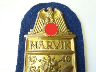 Ärmelschild Narvik auf Kriegsmarinetuch, vergoldete...