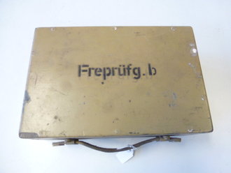 Frequenzprüfgerät b  für Sender und Empfänger der Typen 10W.S.a,b,c/ 20W.S.b,c,d & Ukw.E.b1,c1,d1. Sehr guter Zustand, in originallackiertem Kasten