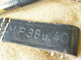 Paar MP40 Taschen Wehrmacht, Hersteller clg 44, angeschmutzes, leicht getragenes Paar