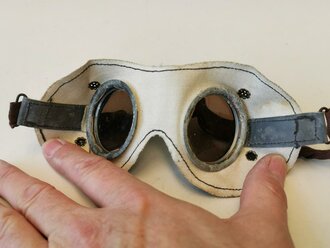 Allgemeine Schutzbrille Wehrmacht in grauer Hülle . Sehr guter Zustand, Hülle leicht angeschmutzt, Umbral Gläser ( dunkel gefärbt )