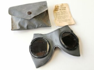 Allgemeine Schutzbrille Wehrmacht in grauer Hülle . Sehr guter Zustand, Hülle leicht angeschmutzt, Umbral Gläser ( dunkel gefärbt ), mit Begleitzettel von Carl Zeiss Jena, dieser datiert 1943