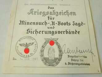 Kriegsmarine, umfangreicher Nachlass eines Angehörigen des Zerstörers " Karl Galster", u.a Marinefrontspange in Bronze mit Verleihungsurkunde. Das Zerstörerkriegsabzeichen ist vermutlich nachträglich vergoldet