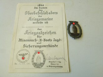 Kriegsmarine, umfangreicher Nachlass eines Angehörigen des Zerstörers " Karl Galster", u.a Marinefrontspange in Bronze mit Verleihungsurkunde. Das Zerstörerkriegsabzeichen ist vermutlich nachträglich vergoldet