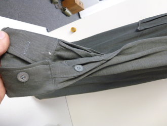 Wehrmacht Diensthemd in neuwertigem Zustand , sehr selten, Schulterbreite 51 cm, Armlänge 61 cm