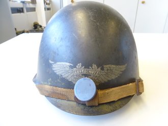 Russland 2. Weltkrieg, Stahlhelm SSH40 mit Innenfutter M36 datiert 1941. Beutestück weiterverwendet für Luftschutz. Selten