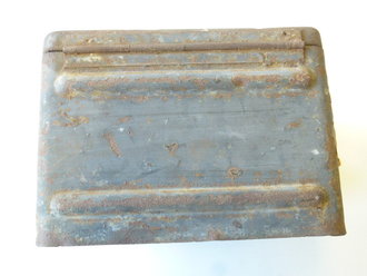 Blechbehälter für Zündmittel S-Mine 35, ungereinigter Fundzustand mit dem seltenen Einsatz