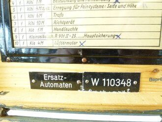 Kriegsmarine Ersatzautomaten des Scheinwerfers im Kasten, dieser überlackiert