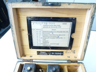 Kriegsmarine Ersatzautomaten des Scheinwerfers im Kasten, dieser überlackiert