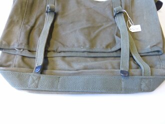 U.S.M.C. WWII  pack, OD - khaki, unissued, unmarked as usually