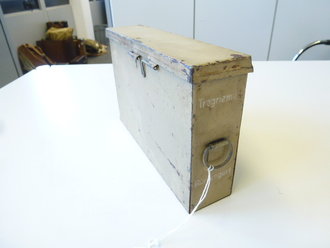 Gebirgsjäger Kasten für den Trageriemen Rückengurt, sandfarbener Originallack, gehört in den Gebirgssanitätskasten