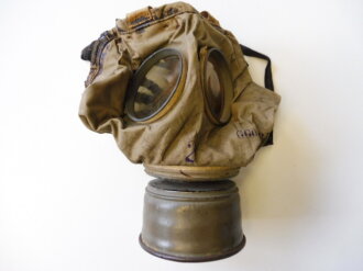 K.u.K. 1.Weltkrieg. Gasmaske nach altem deutschen Muster, Maskenkörper leicht angetrocknet, sonst einwandfrei