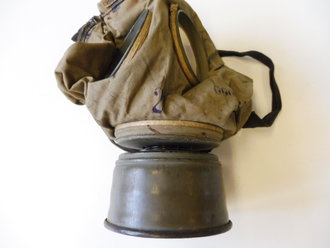 K.u.K. 1.Weltkrieg. Gasmaske nach altem deutschen Muster, Maskenkörper leicht angetrocknet, sonst einwandfrei