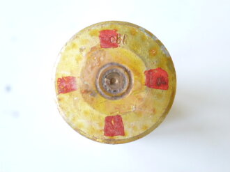 Rauchspurpatrone rot, Abgeschossene, leere Aluminiumhülse datiert 1941