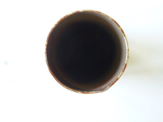 Rauchspurpatrone rot, Abgeschossene, leere Aluminiumhülse datiert 1941