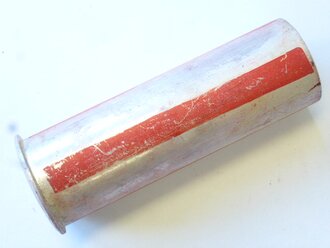Rauchspurpatrone rot, Abgeschossene, leere Aluminiumhülse datiert 1944