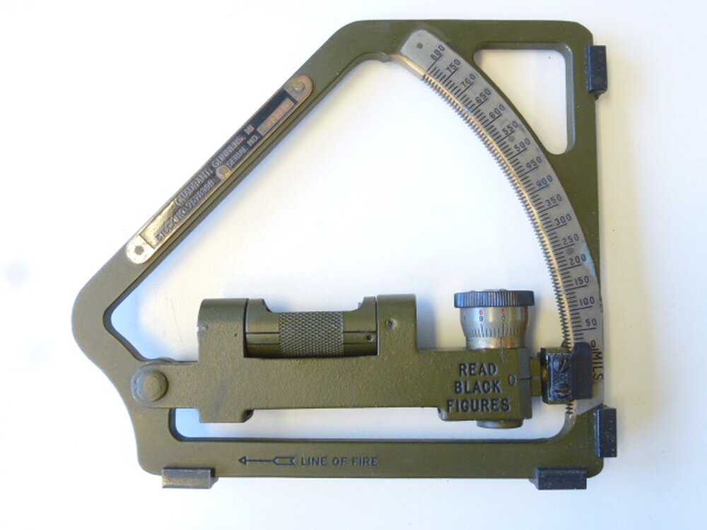 US WWII, M1 GUNNERS QUADRANT WWII artillery range instrument w wood M