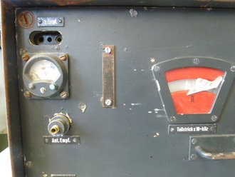 80 Watt Sender a datiert 1942 ( für Panzerspähwagen und Schützenpanzer) , Originallack, ungereinigter Fundzustand, Funktion nicht geprüft