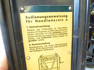 Handladesatz a datiert 1944, sehr guter Zustand, komplett, lediglich das Prüfkabel fehlt. Generator dreht, Funktion nicht geprüft