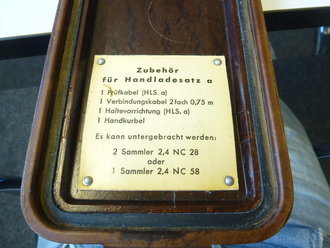 Handladesatz a datiert 1944, sehr guter Zustand, komplett, lediglich das Prüfkabel fehlt. Generator dreht, Funktion nicht geprüft